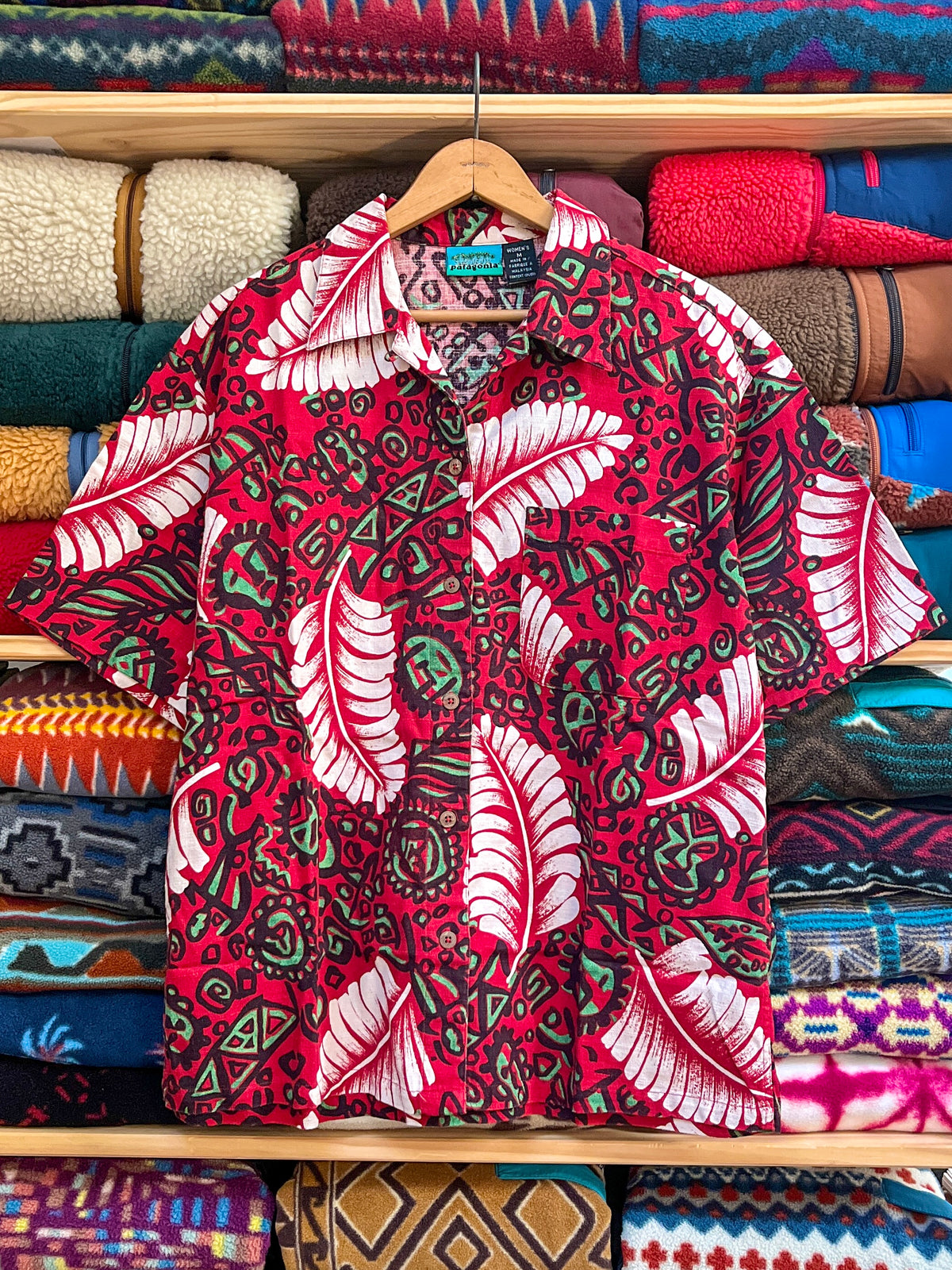 1994 Patagonia Womens A/C Cotton Print Shirt, Palm Leaf Print: Red / Green (M)