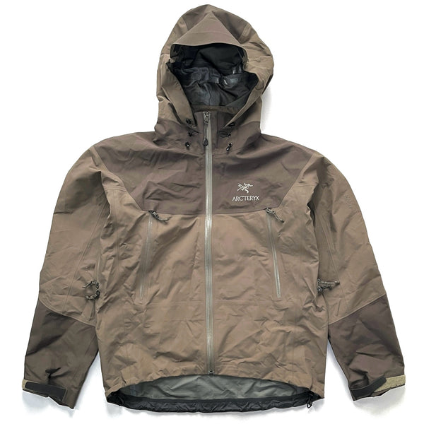 2010s Arc’teryx Mens Beta AR Two-Tone Gore-Tex Jacket, Tan / Brown (M)