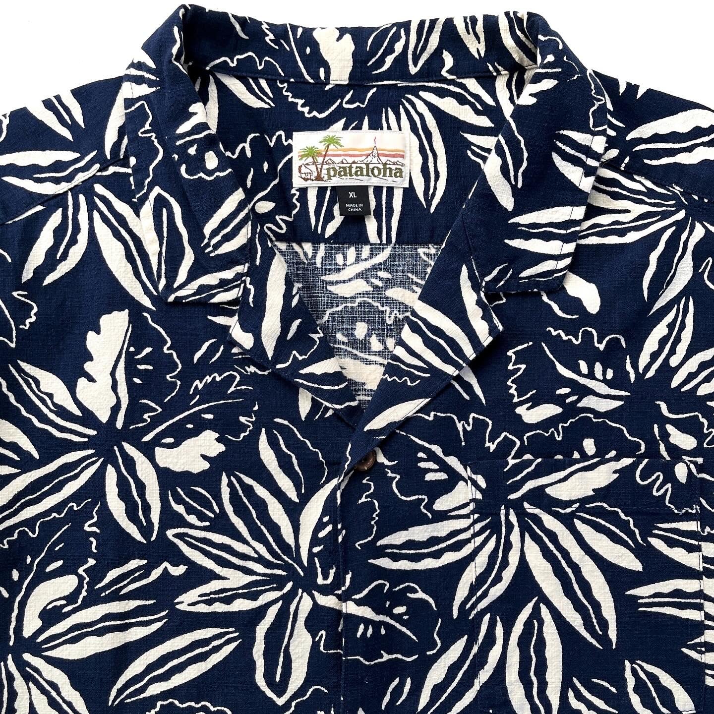 2016 Patagonia Mens Pataloha Print Shirt, Tropical: Navy (L/XL)