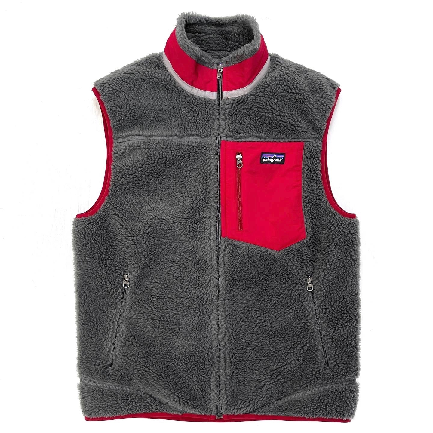 2015 Patagonia Mens Classic Retro-X Vest, Forge Grey & Red (M)